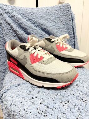 Nike Mens’s Air Max Sneakers in Gray, Black and Pink
